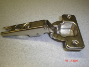 Ráütődő kivetőpánt